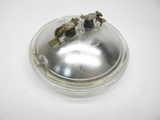(2) WESTINGHOUSE 4510 - 25W 6-Volt PAR36 Sealed Beam Light Lamp Bulb