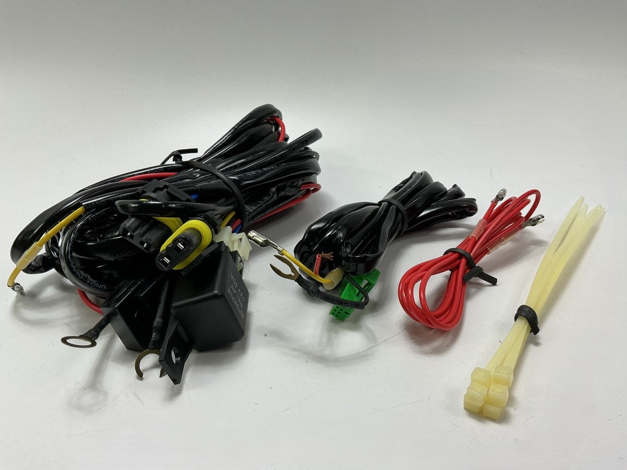 Winjet WJ30-0075-09 Fog Light Lamp Kit W/ Switch & Wiring 2005-2006 Toyota Camry