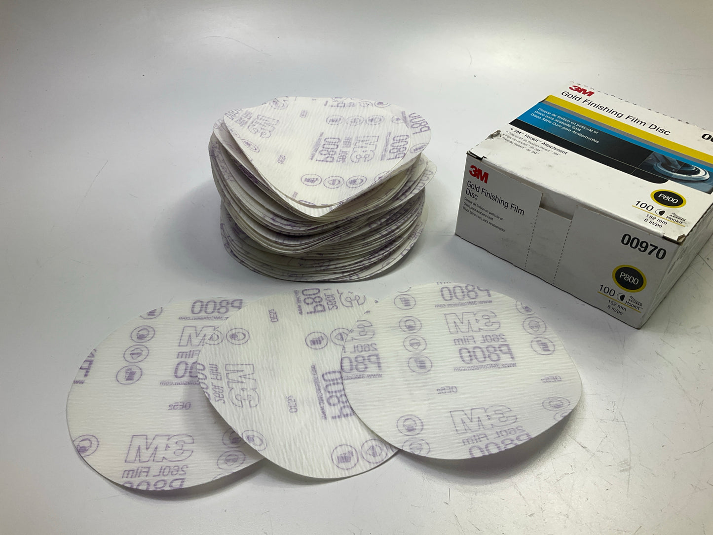 3M 00970 Hookit 6' P800 800 Grit Finishing Film Sanding Discs, 100 / Pack