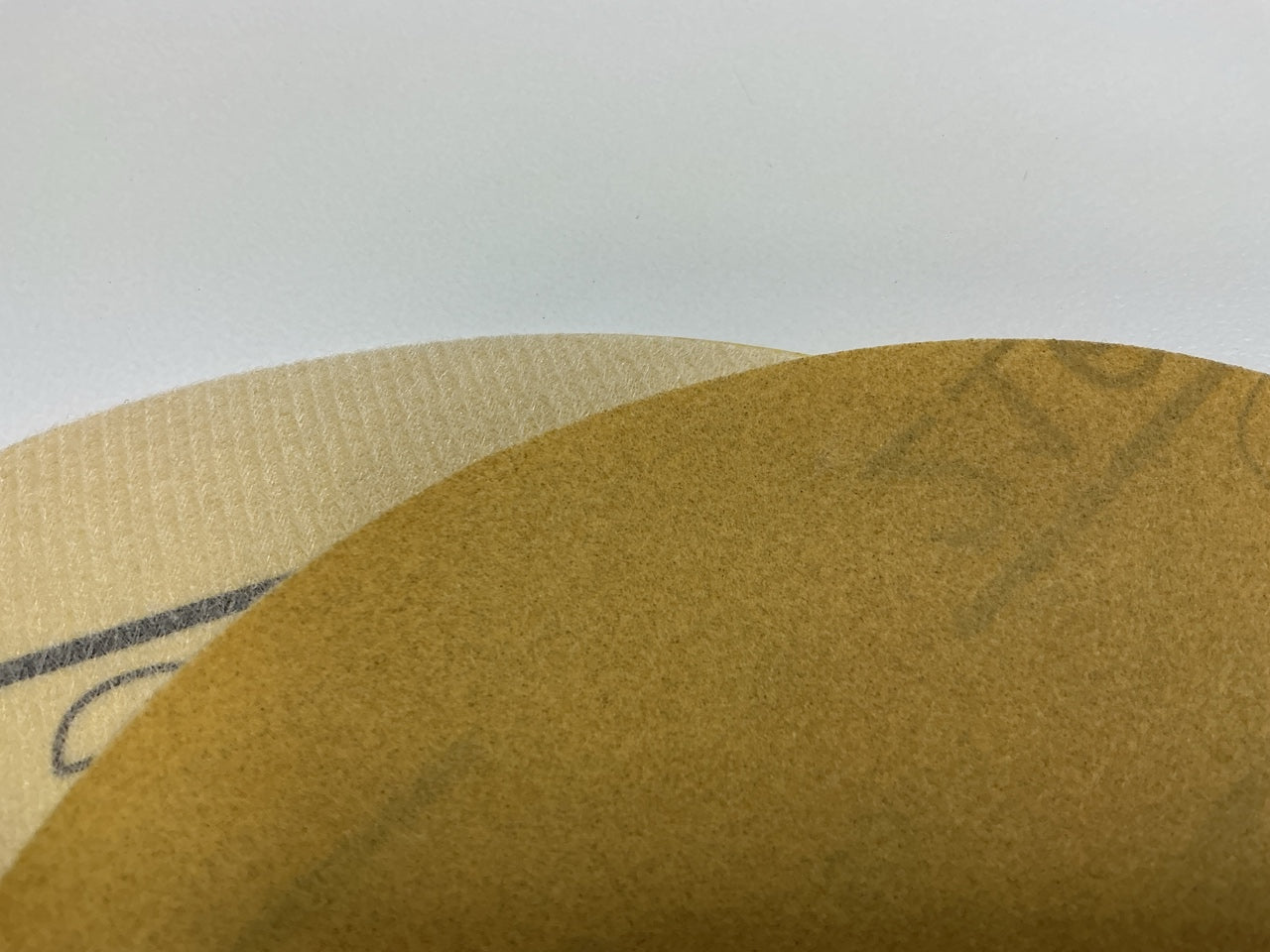 3M 00977 Hookit Gold Sanding Disc 216U 6'' P240A 240 Grit (100 Discs / Box)