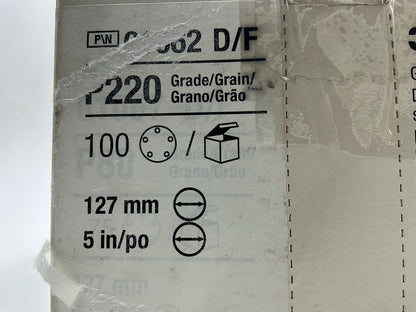 3M 01062 5'' Diameter P220 220 Grit Dust Free Sanding Discs - 100 Total Discs