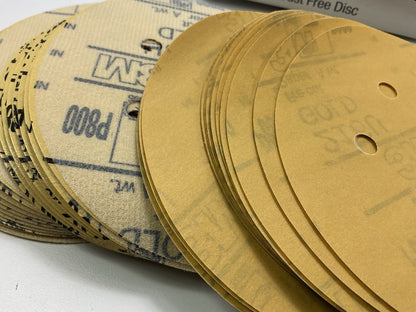 3M 01090 Hookit Gold 6'' P800A 800 Grit Dust-Free Paper Sanding Disc, 50 / Pack