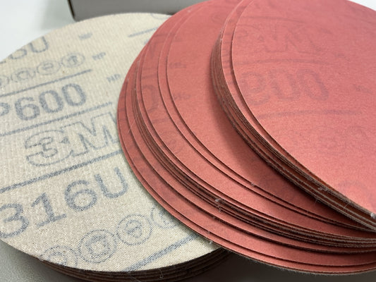 3M 01189 Red Abrasive Hookit 6'' P600 600 Grit Auto Body Sanding Disc (50/Box)