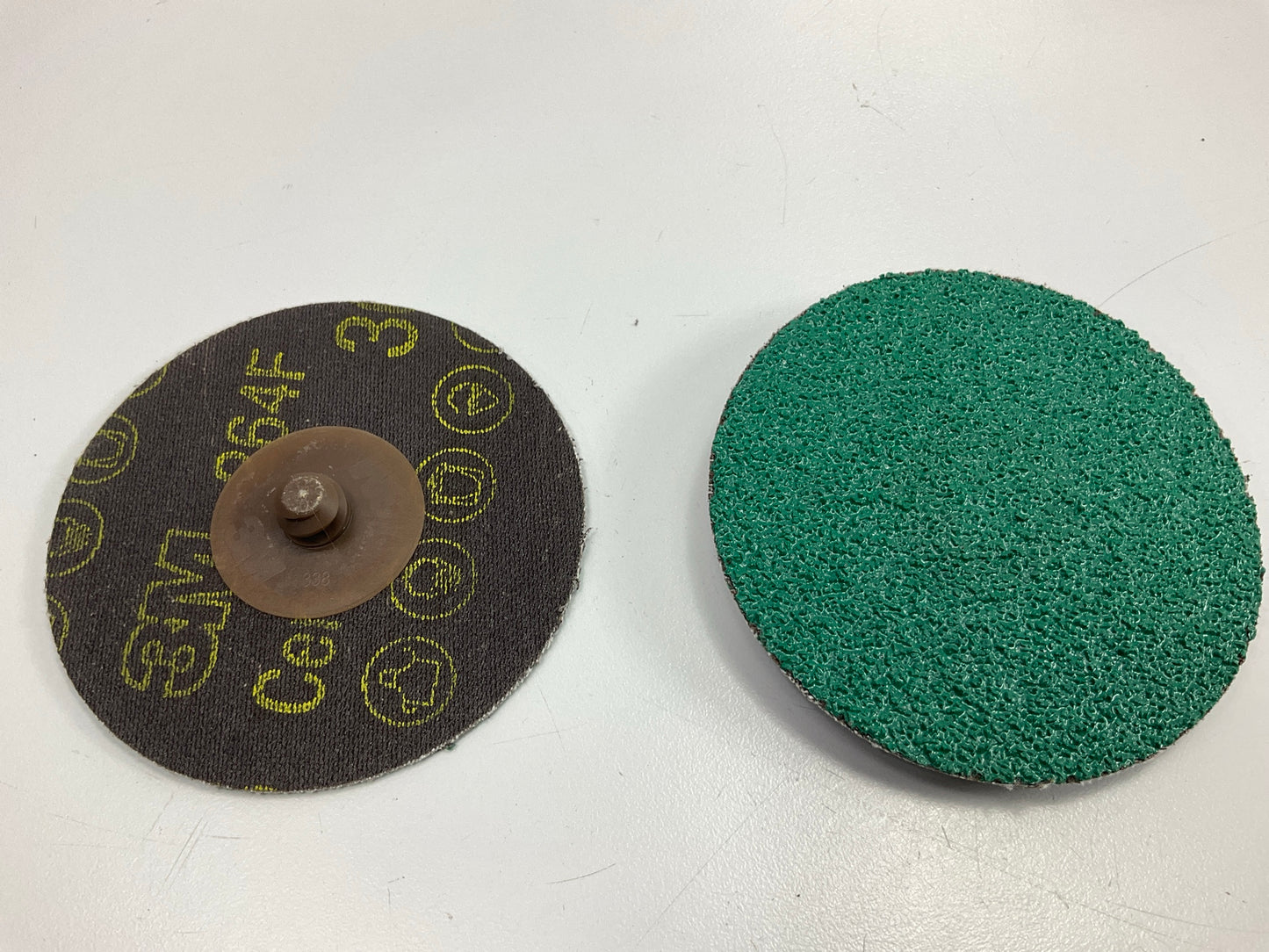 26 Discs - 3M 01407 Green Corps Roloc Sanding Disc, TR, 3'' X 36 Grit