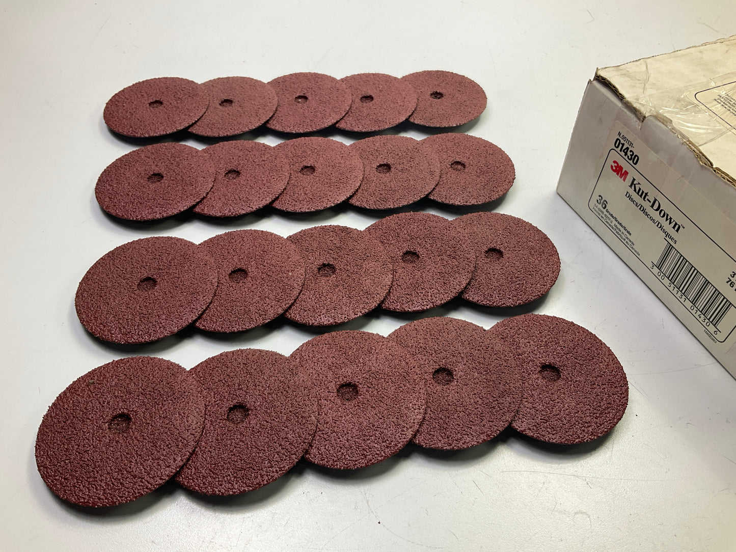 3M 1430 01430 Kut-Down Sanding Disc, 3'', 36 Grit, 20 Discs / Box