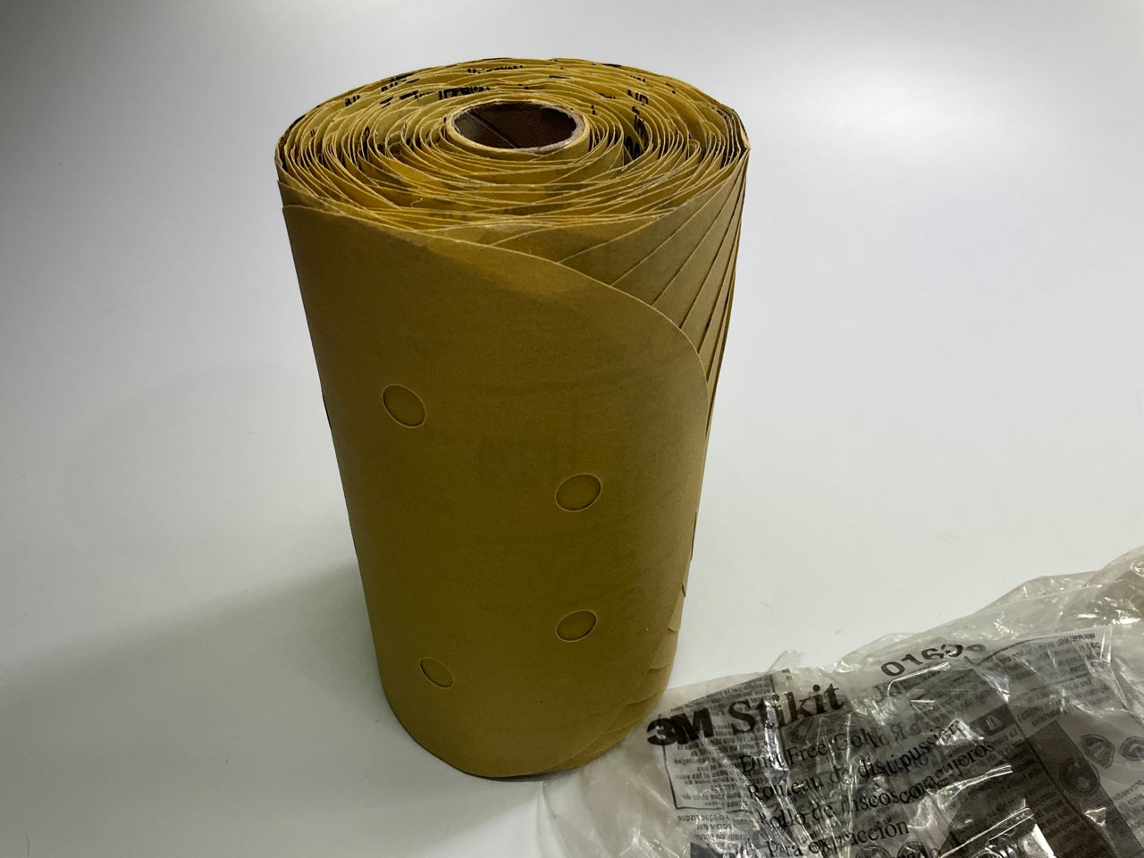 3M 01635 Stikit Gold Paper Sanding Disc Dust Free 216U 6'', P320 Grit, 175 / Roll