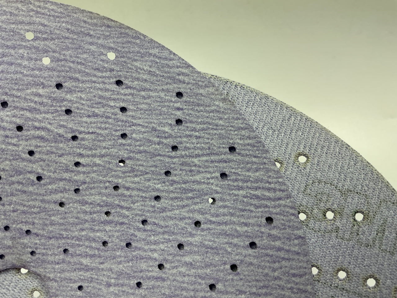 3M 01810 500 Grit 6'' Purple Clean Hookit Sanding Discs - Box Of 50