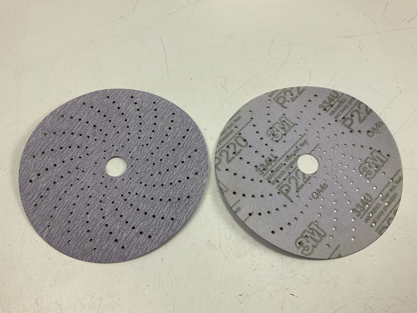 3M 01815 Purple Clean Sanding Disc Hookit P220 220 Grit 6'' Disc, 30 Discs