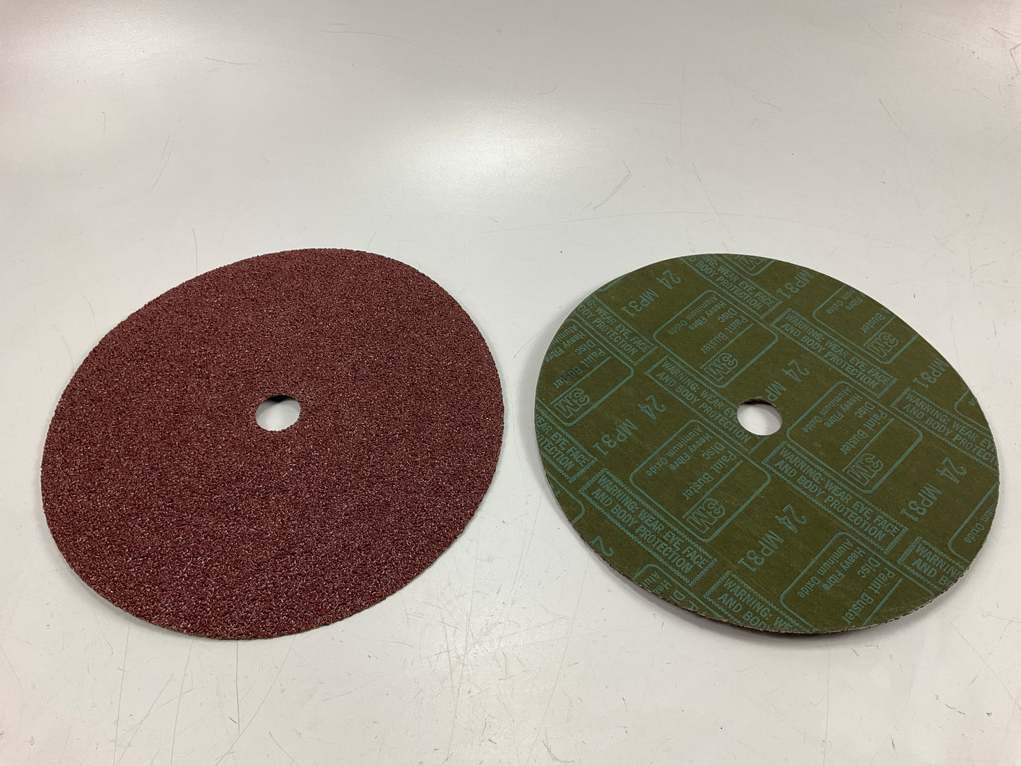 3M 01907 1907 Paint Buster Fibre Discs 9-1/8'' X 7/8'', 24 Grit, 7 Discs Total