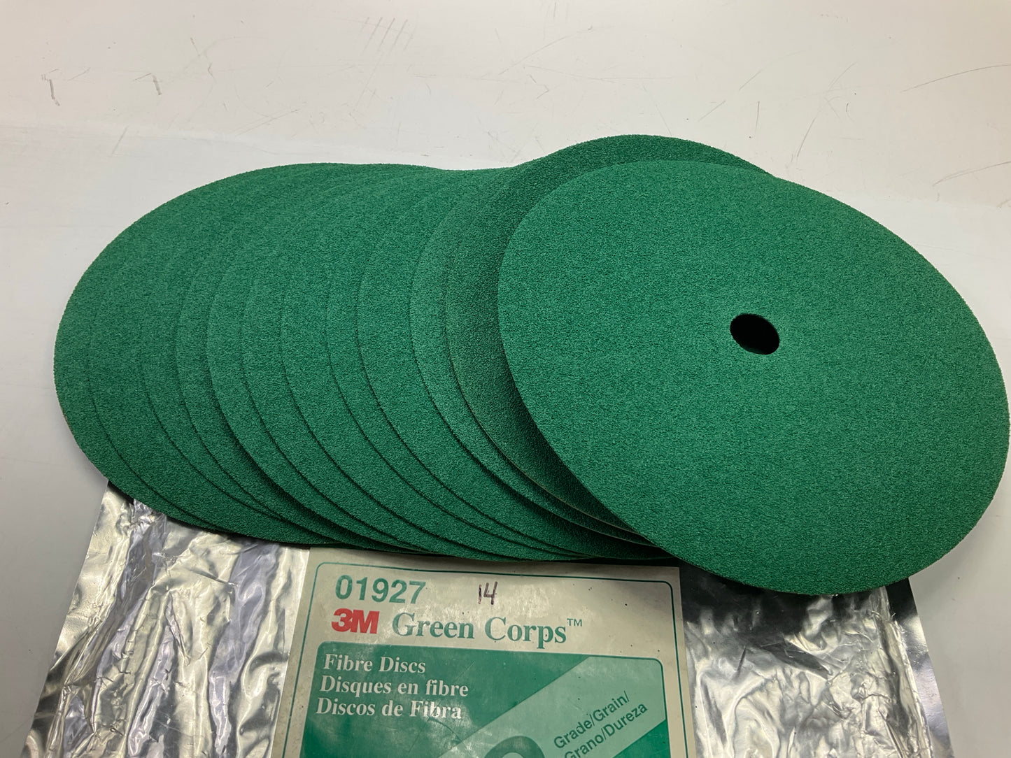 3M 01927 50 Grit Green Corps Fibre Disks - 12 Discs Total, As Shown