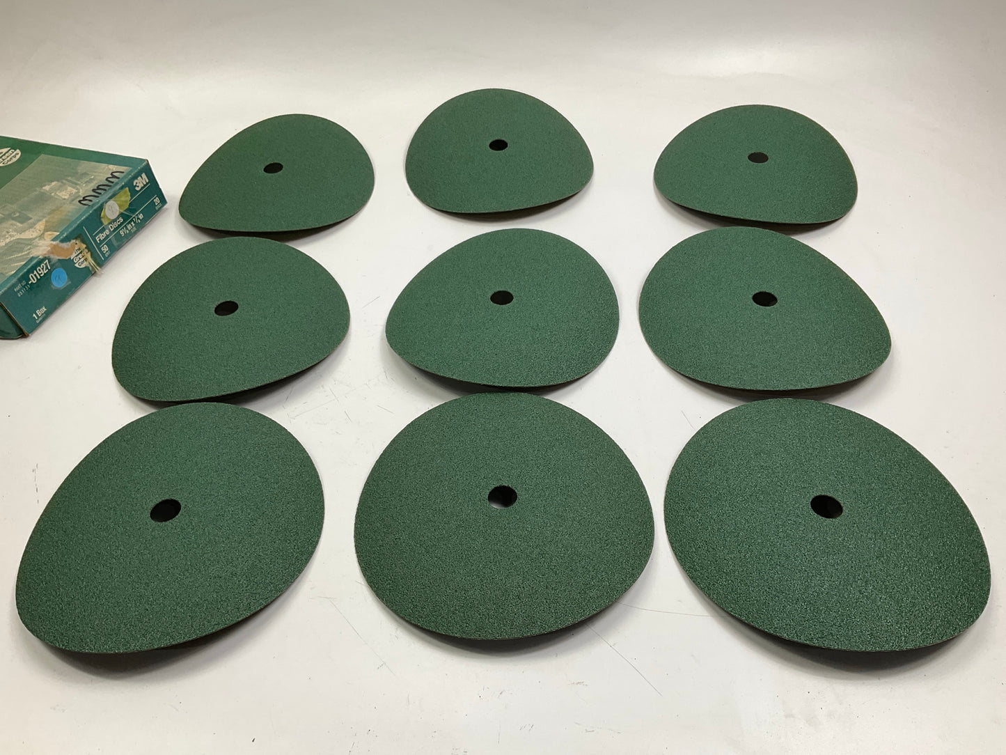 3M 01927 50 Grit Green Corps Fibre 9'' Sanding Disk - 9 Discs Total, As Shown