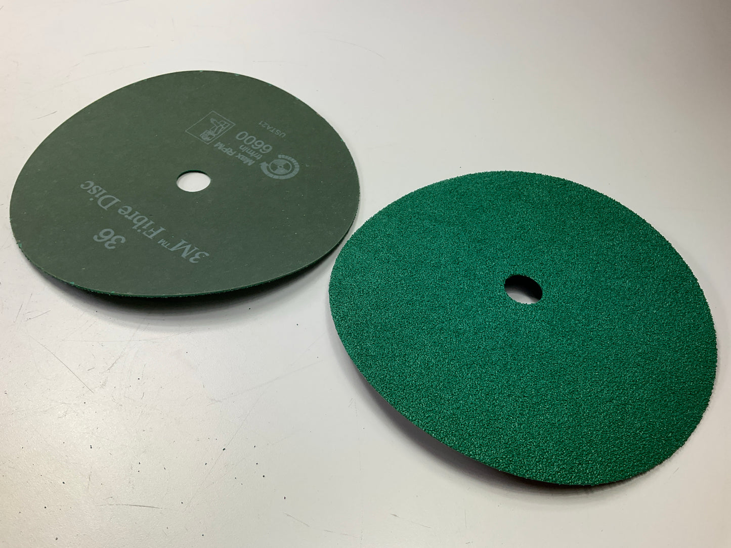 9 Discs - 3M 01928 Green Corps Fibre Sanding Disc, 9-1/8 In X 7/8'', 36 Grit,