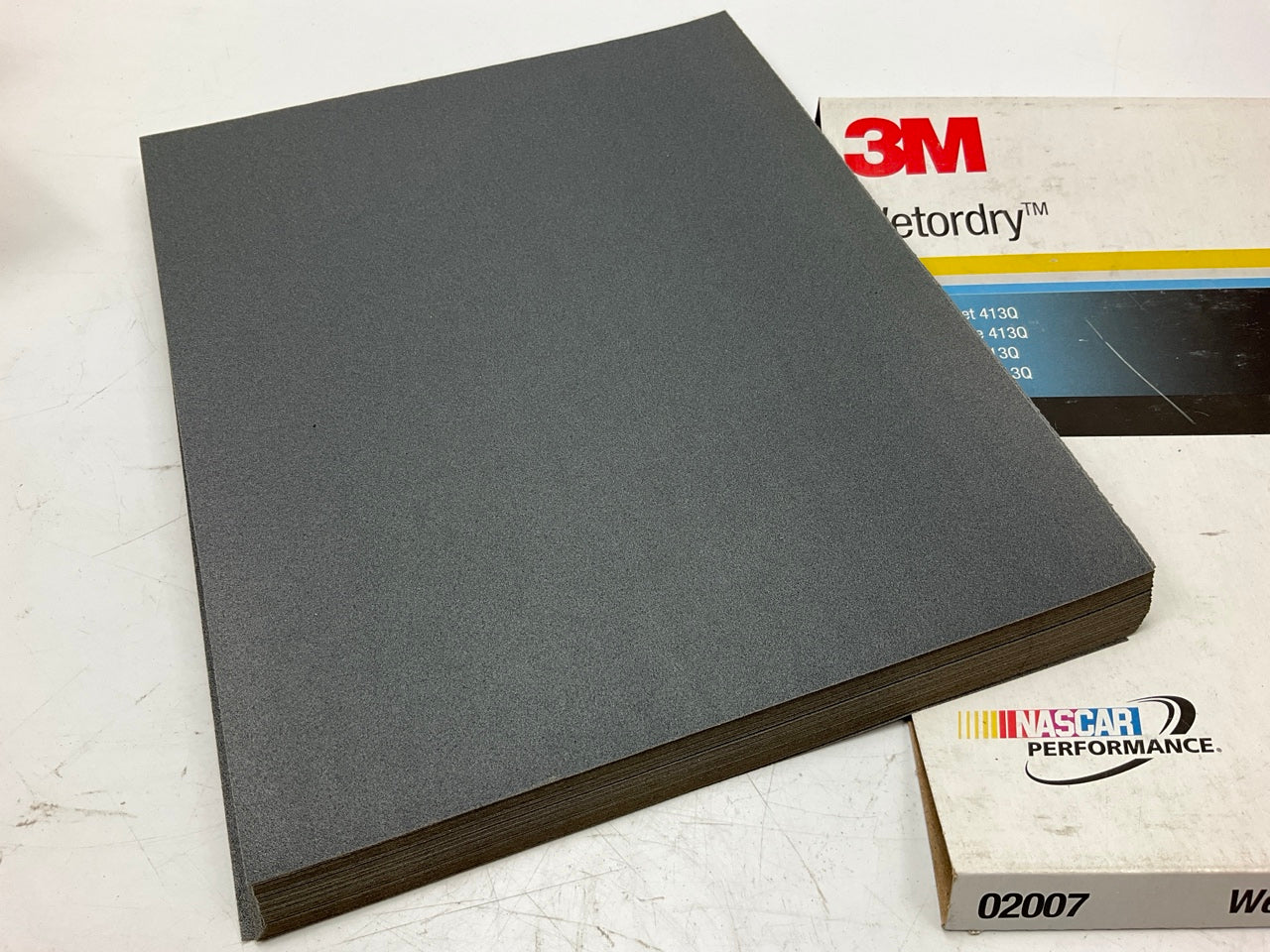 3M 02007 9''x11'' 220 Grit Wet Or Dry Abrasive Sandpaper Sheets, 50 / Box
