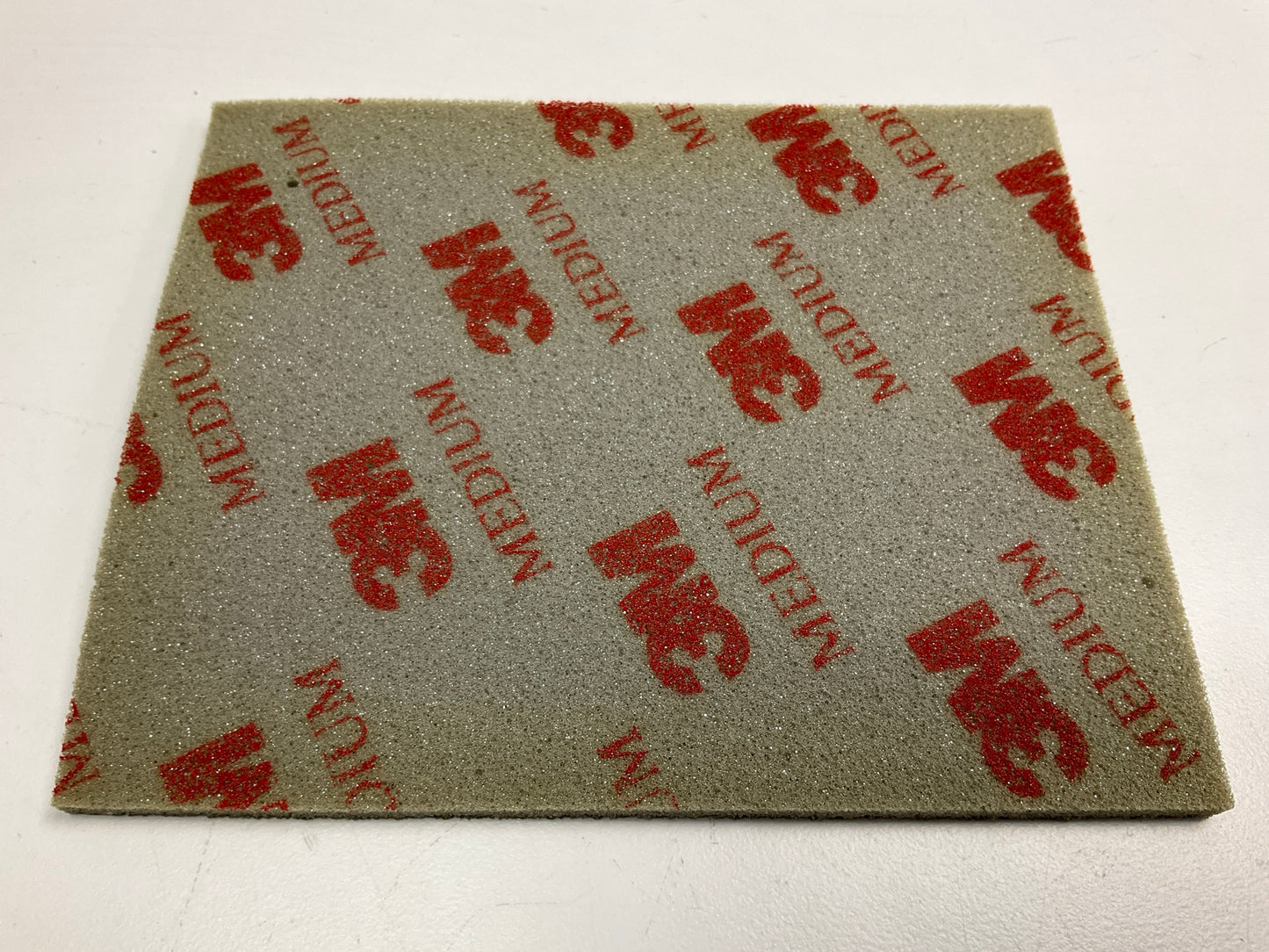 3M 02606 Sanding Sponge SoftBack 4-1/2 In X 5-1/2 In Medium Grade (20/Box)