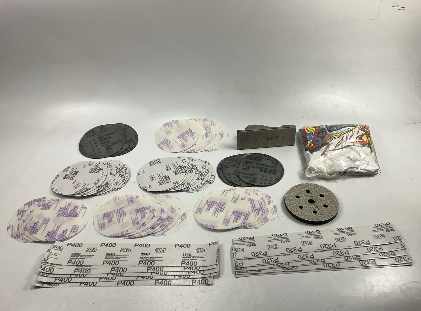 3M 02610 Sanding Disc & Sandpaper Sheets Assortment Starter Pack & Hand Block