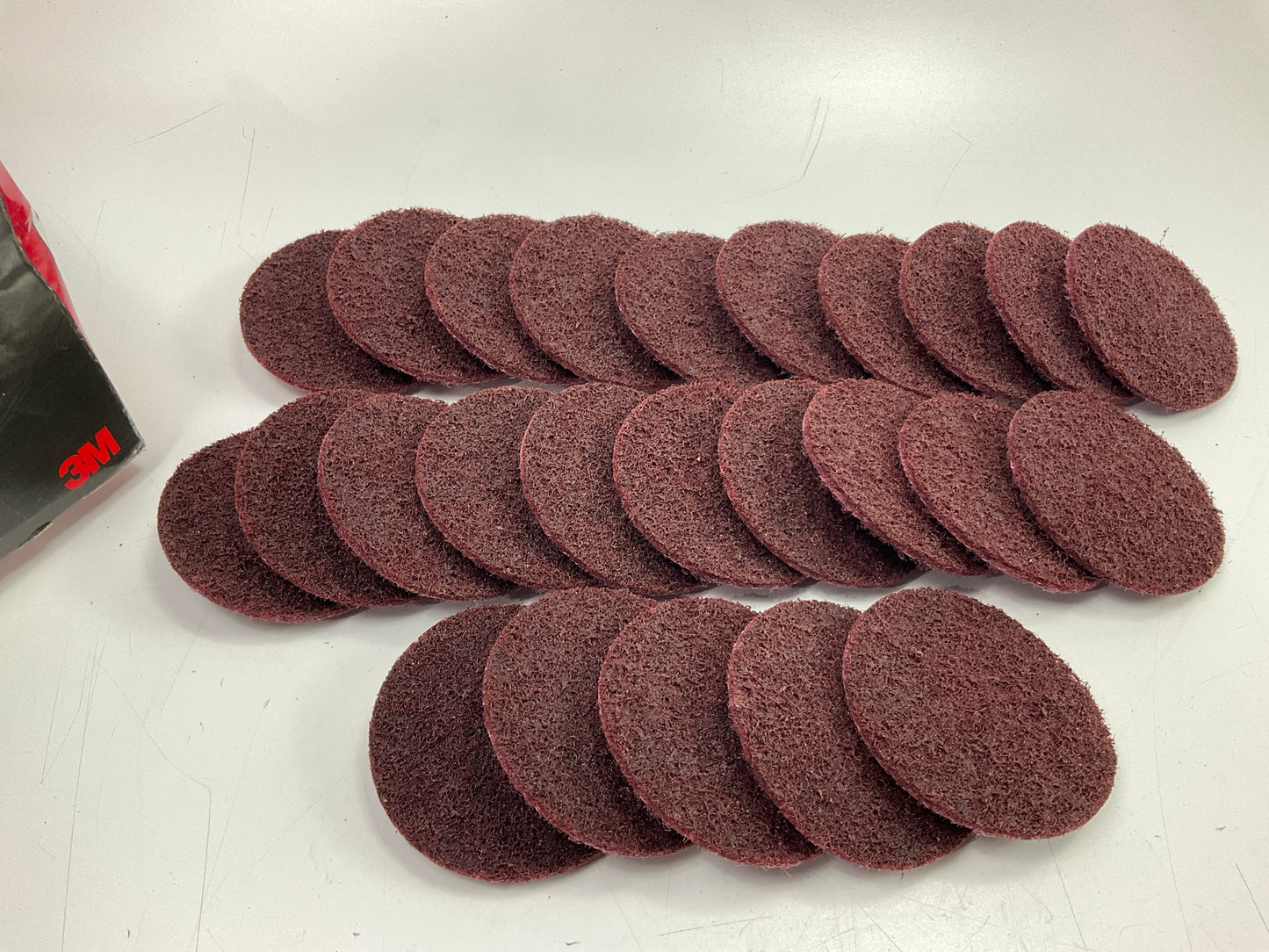 (25) 3M 05531 Surface Conditioning Quick Change Discs, 2'' Red (Medium) Prep Pad