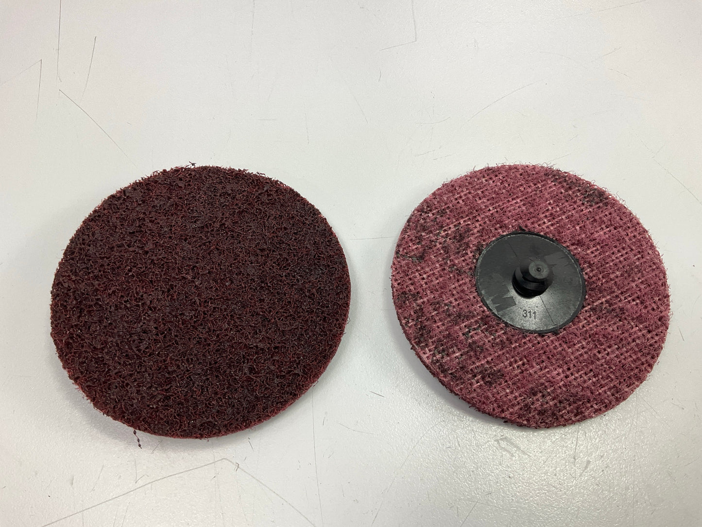 (25) 3M 05531 Surface Conditioning Quick Change Discs, 2'' Red (Medium) Prep Pad