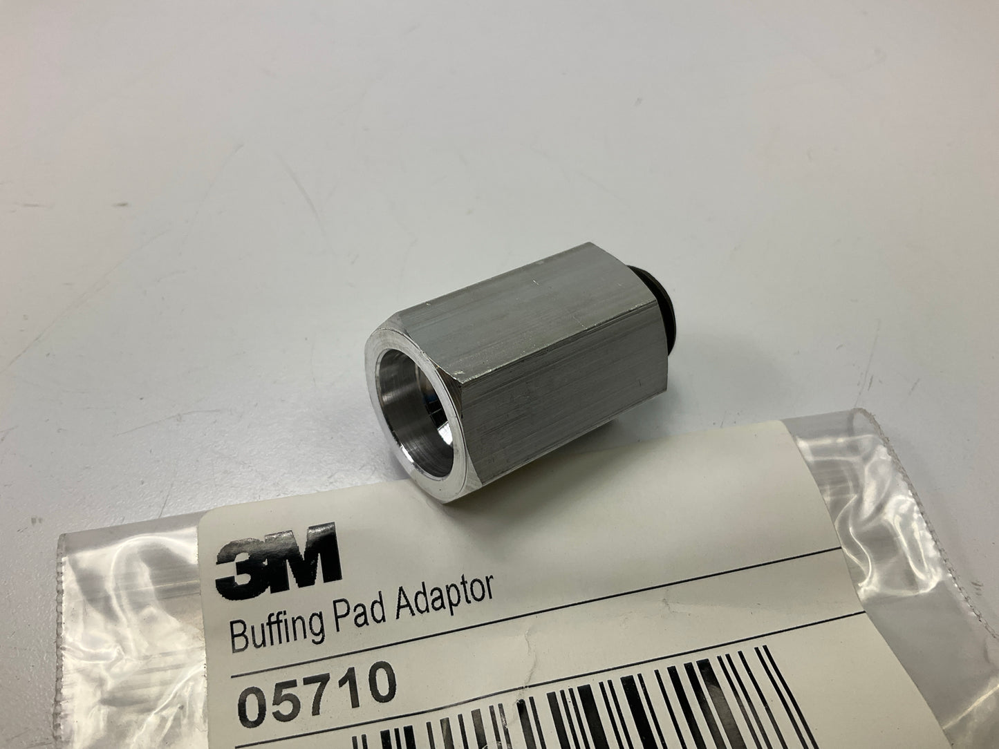 3M 05710 Buffing Pad Adaptor 5/8'' Shaft Screw On, 8mm, Superbuff Adapter
