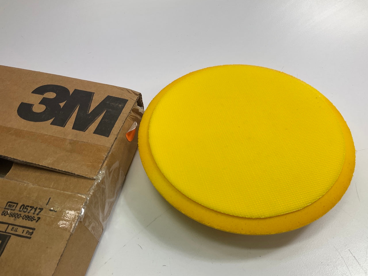 3M 05717 Buffing And Polishing 7 Inch Backup Pad - Hookit 7''x3/4''