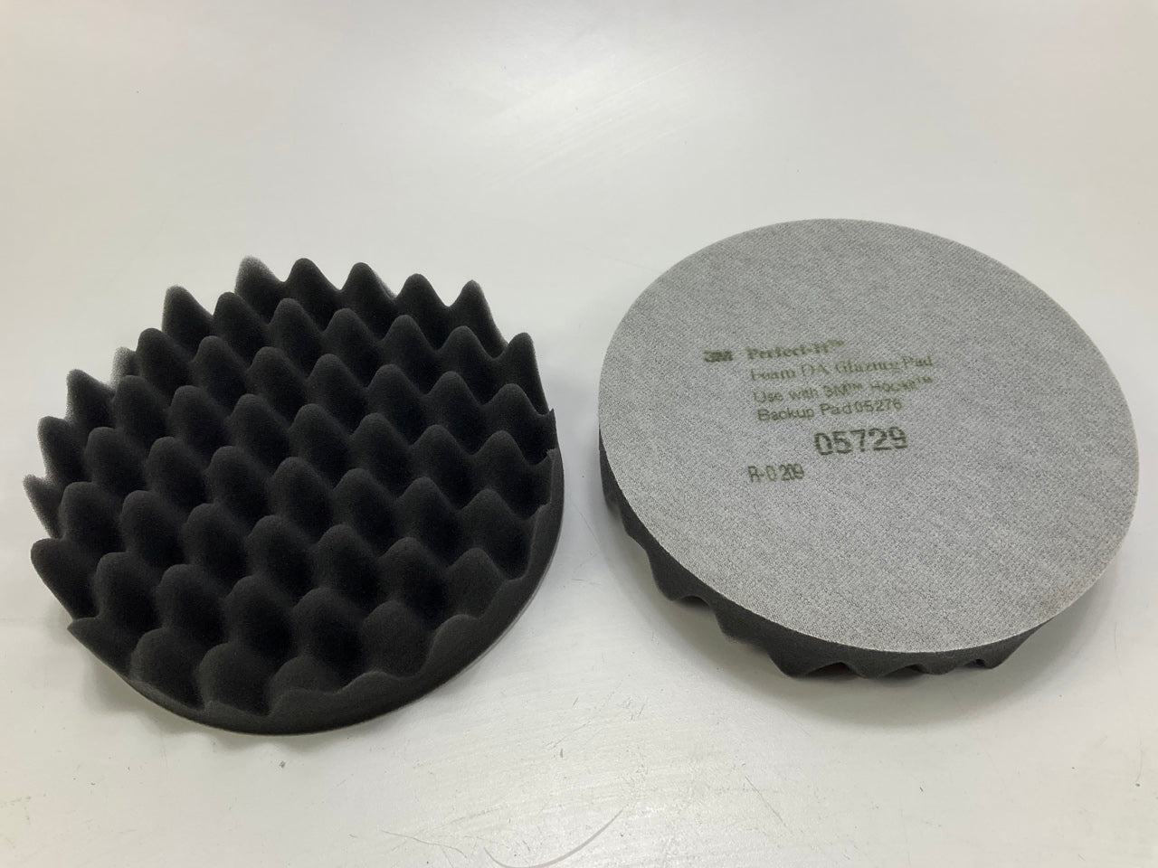 3M 05729 Perfect-It 6-3/4'' DA Glazing Buffing Pad 6'', Pack Of 2