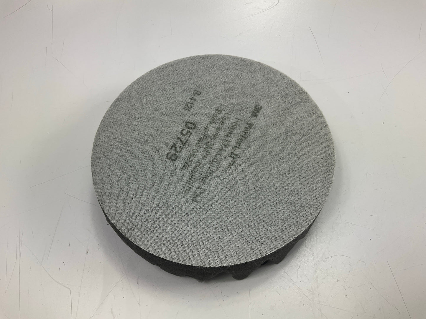 3M 05729 Perfect-It 6-3/4'' DA Glazing Buffing Pad 6'' - SINGLE PAD AS SHOWN