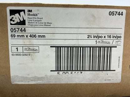 3M 05744 Hookit 2-3/4'' X 16-1/2'' Hand File Board