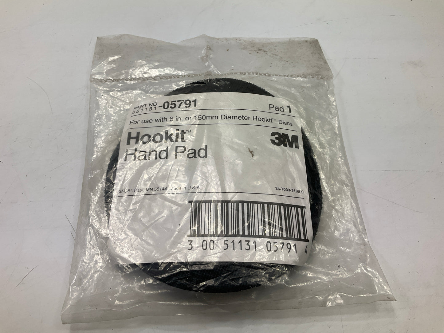3M 05791 6'' Hookit Disc Hand Pad With Hand Strap