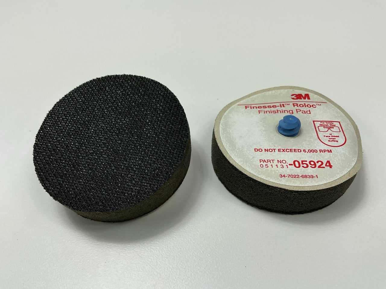 3M 05924 Finesse-it Roloc 3'' Finishing Pad, Pack Of 9 Pads