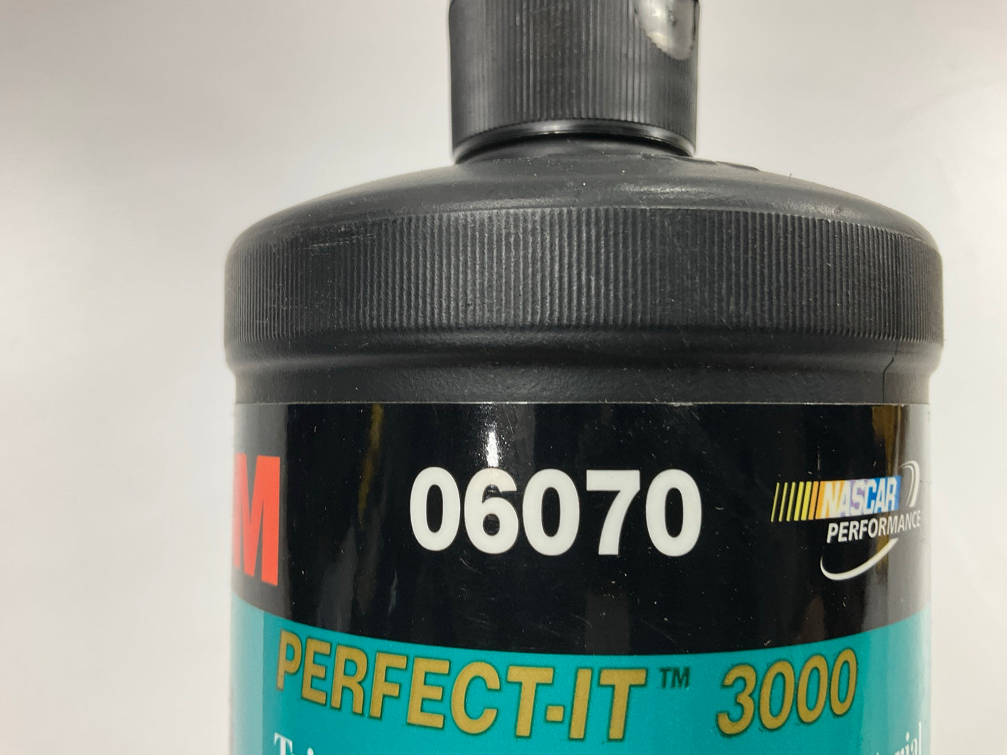 3M 06070 Perfect-It 3000 Trizact Spot Finishing Material - 1 U.S. Quart