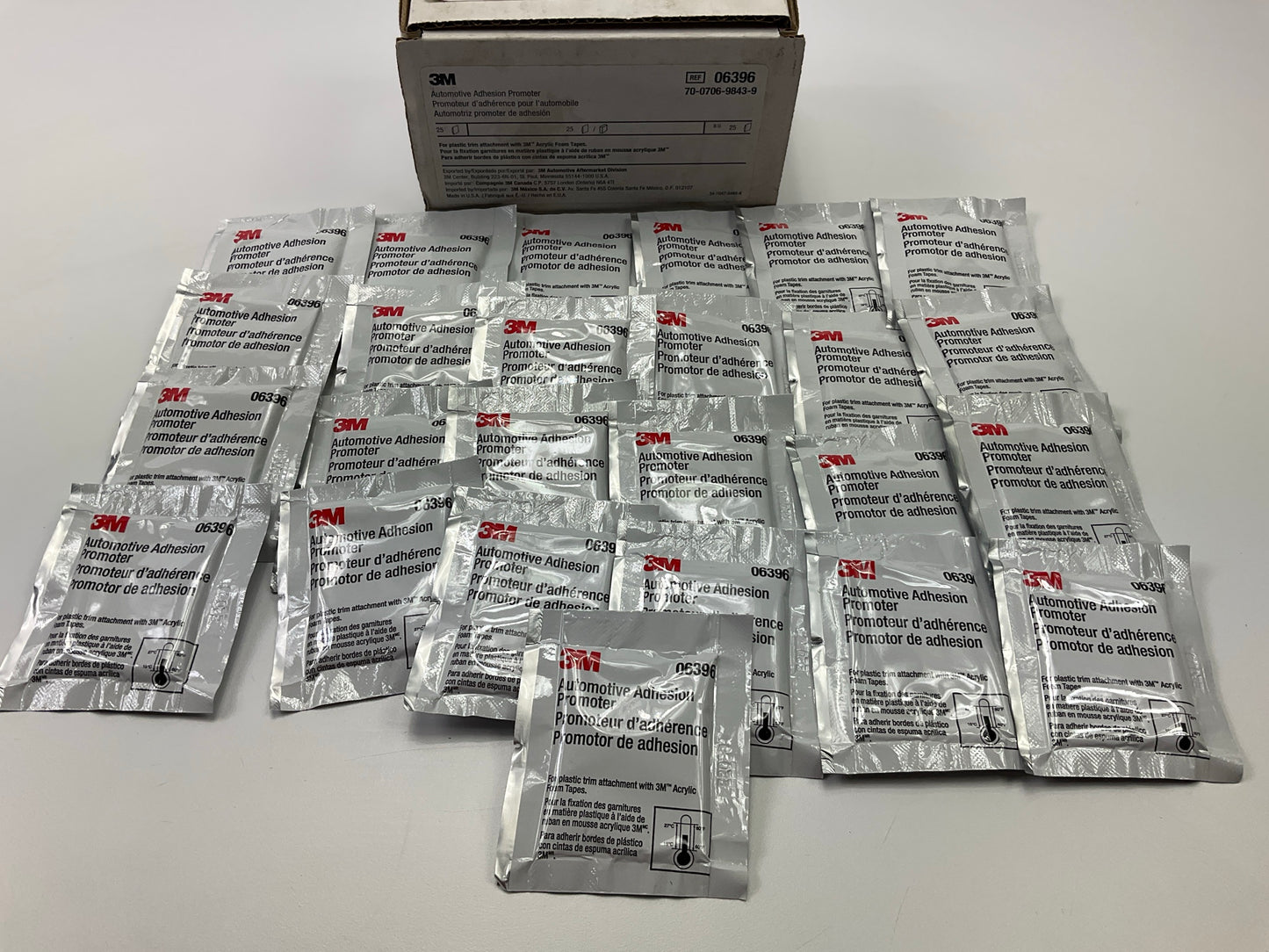 3M 06396 Adhesion Promoter, Sponge Applicator Pkt, 2.5 Cc, 25 Packets/box