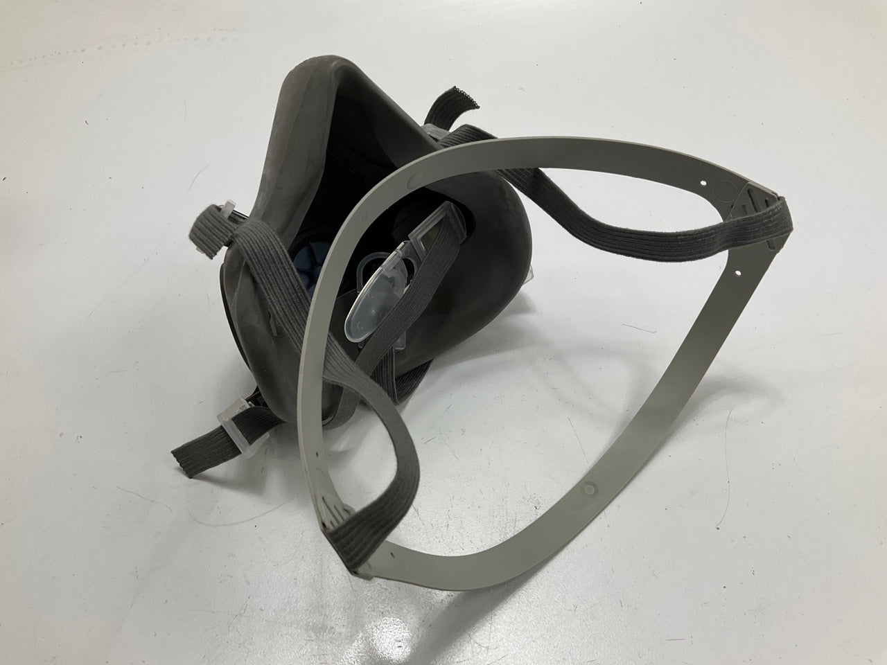 3M 07026 6300 Half Face *Large* Respirator Mask Facepiece (Filters Not Included)