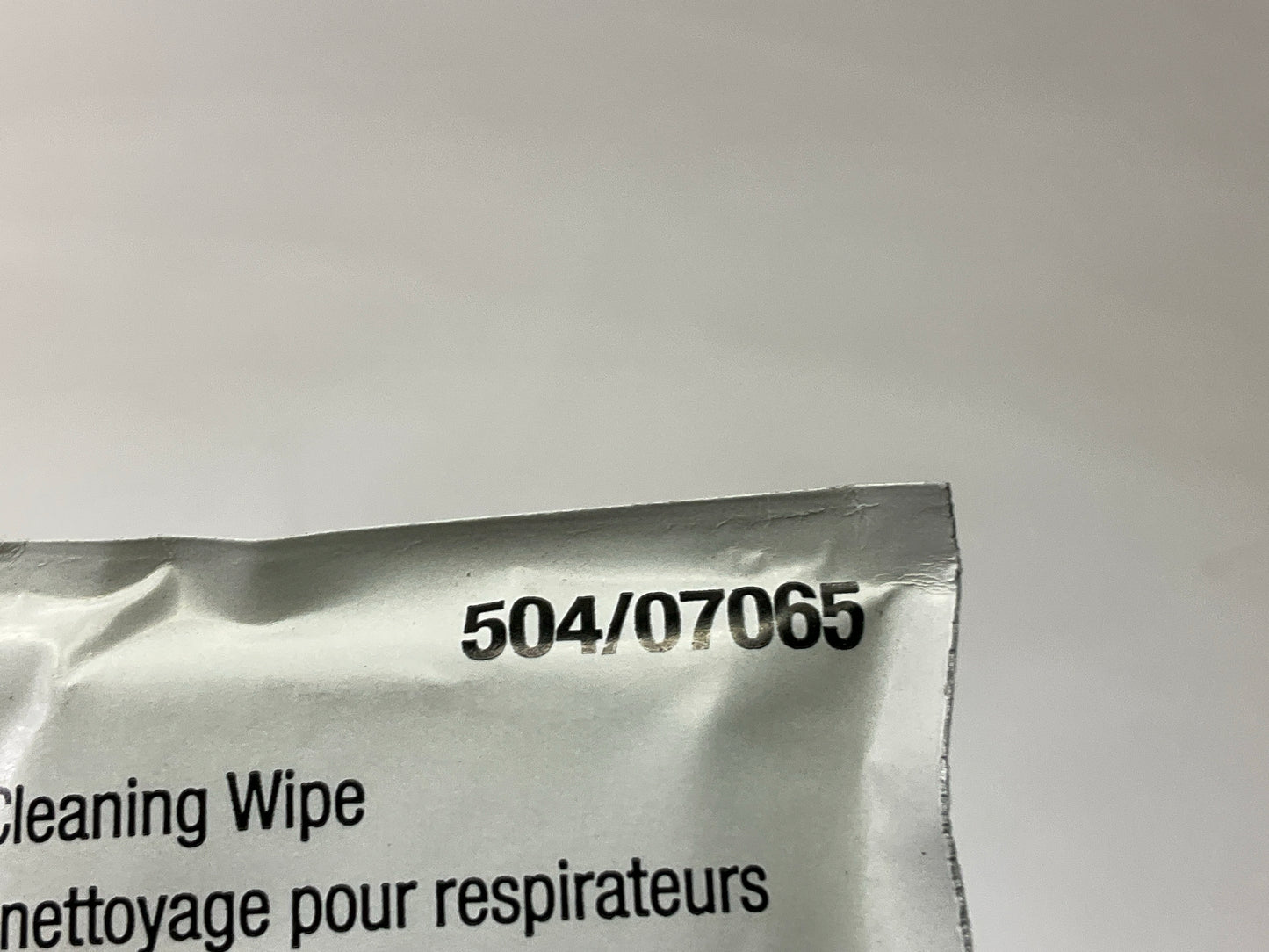 3M Automotive 7065 Respirator Cleaning Wipe 504, 100 Per Box