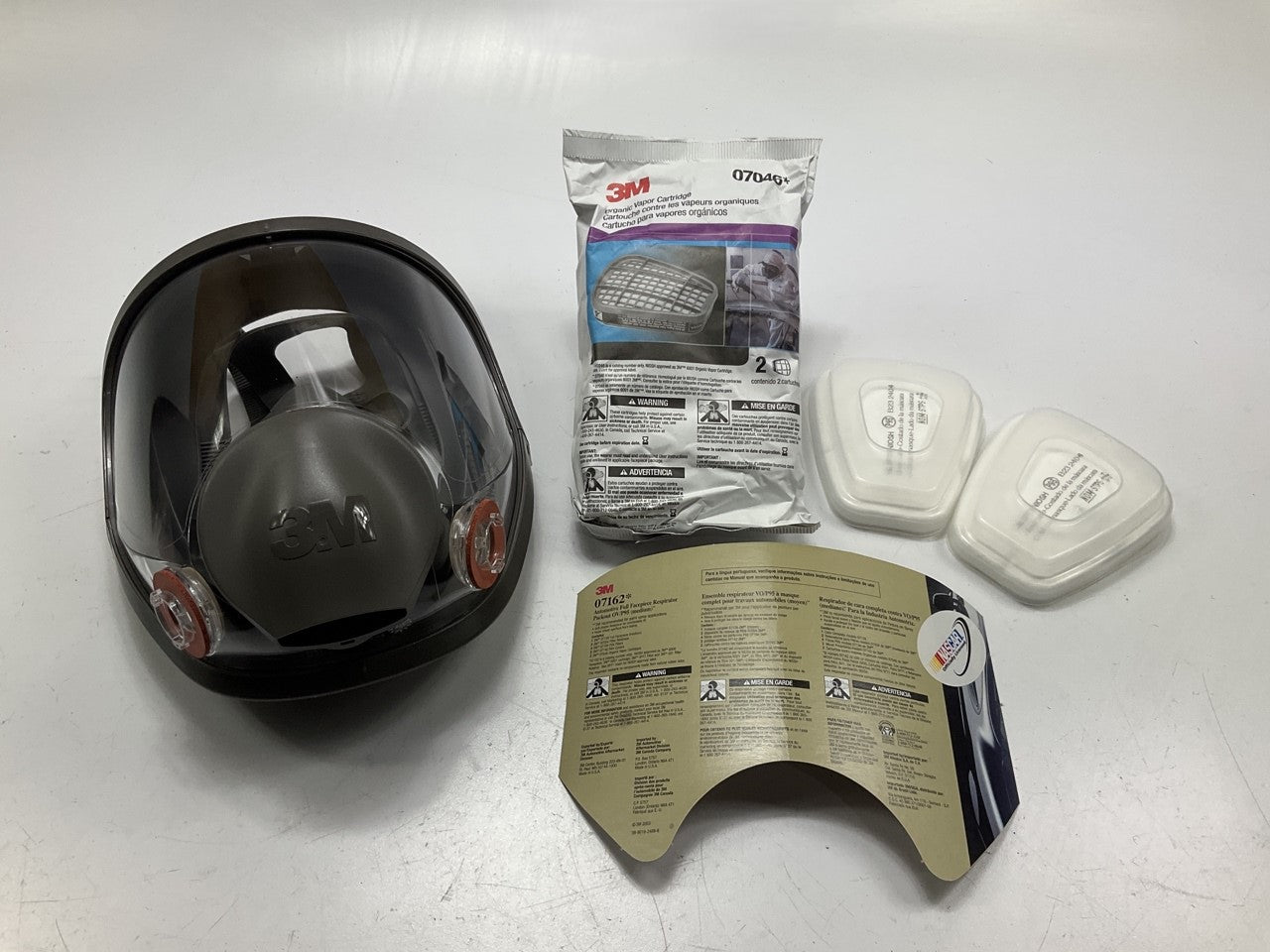 3M 07162 Full Facepiece Respirator Packout Organic Vapor/P95 Mask Medium 08/2028