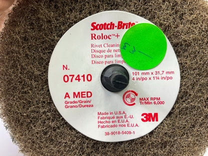 3M 07410 Scotch-Brite Roloc 4'' X 1.25'' Rivet Cleaning Disc - Medium Grit Sanding