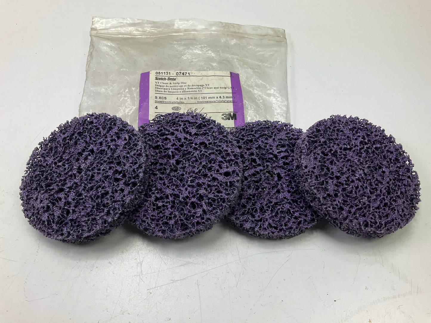 3M 07471 Scotch-Brite Clean & Strip XT Disc 4'' In X 1/4'' In, Pack Of (4)