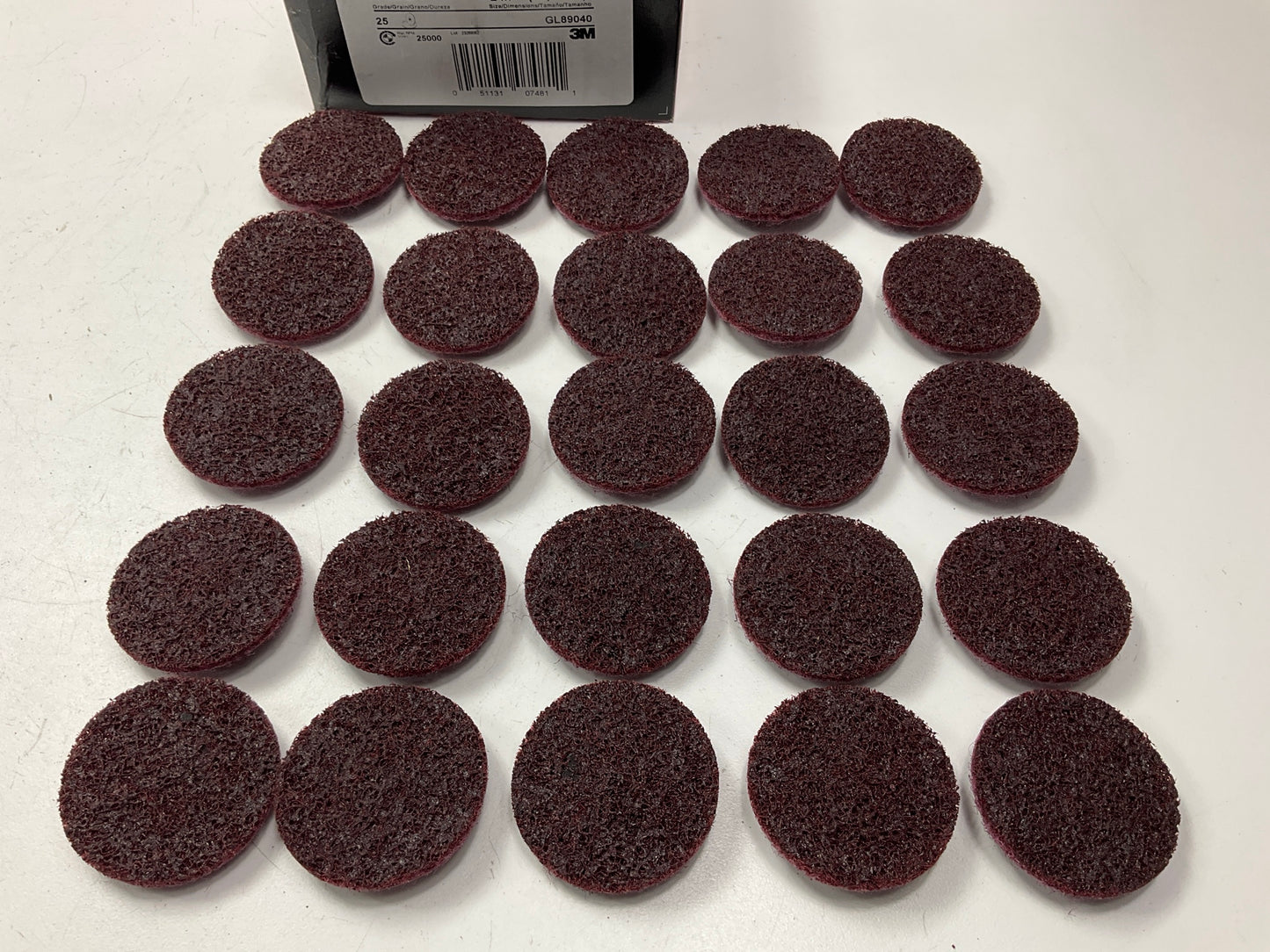 3M 07481 Scotch-Brite Roloc 2'' Surface Conditioning MEDIUM Grade Disc - 25 Count