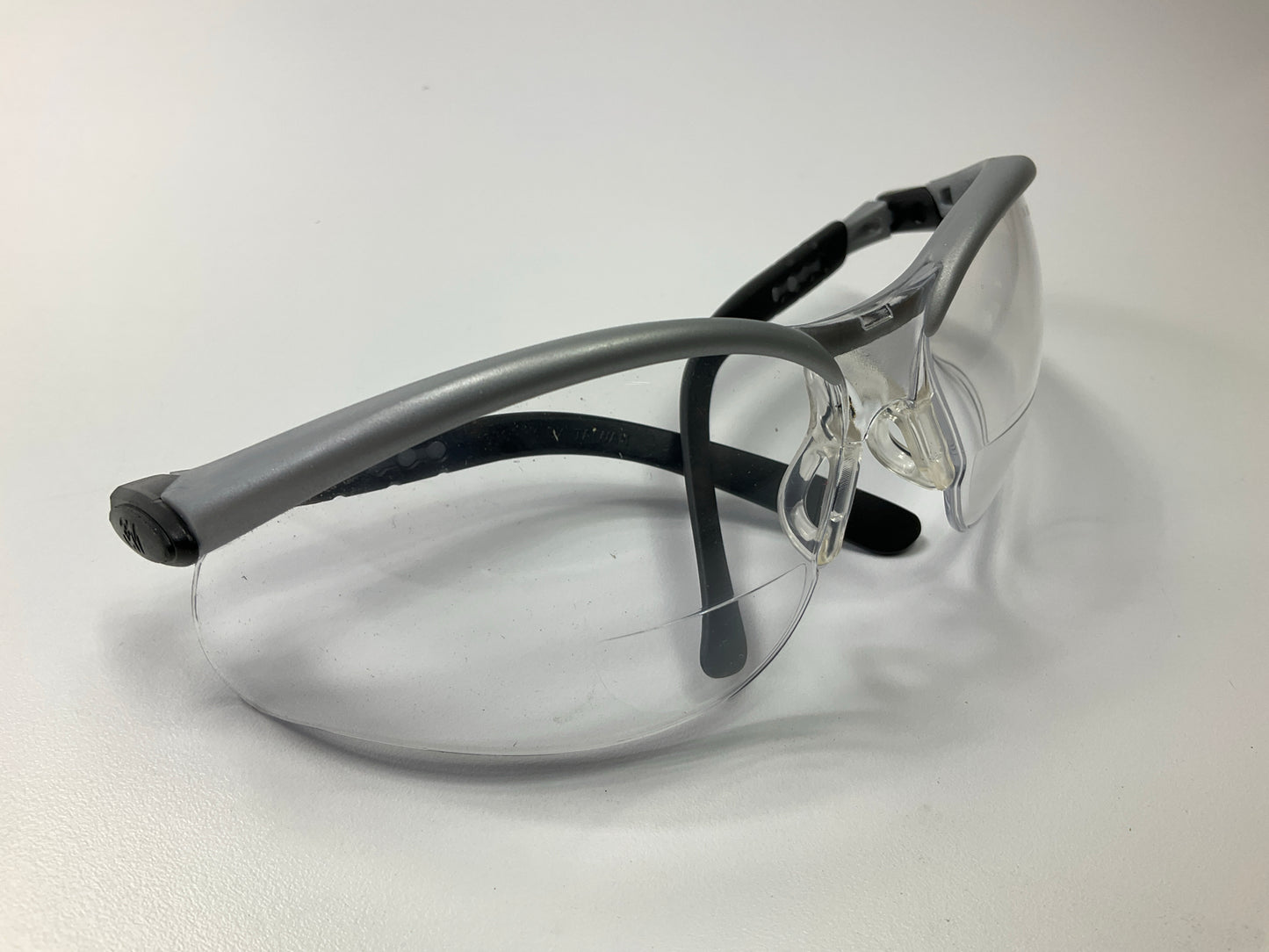 3M 11374 BX Protective Eyewear Silver Frame Anti Fog Lens Glasses +1.5 Diopter