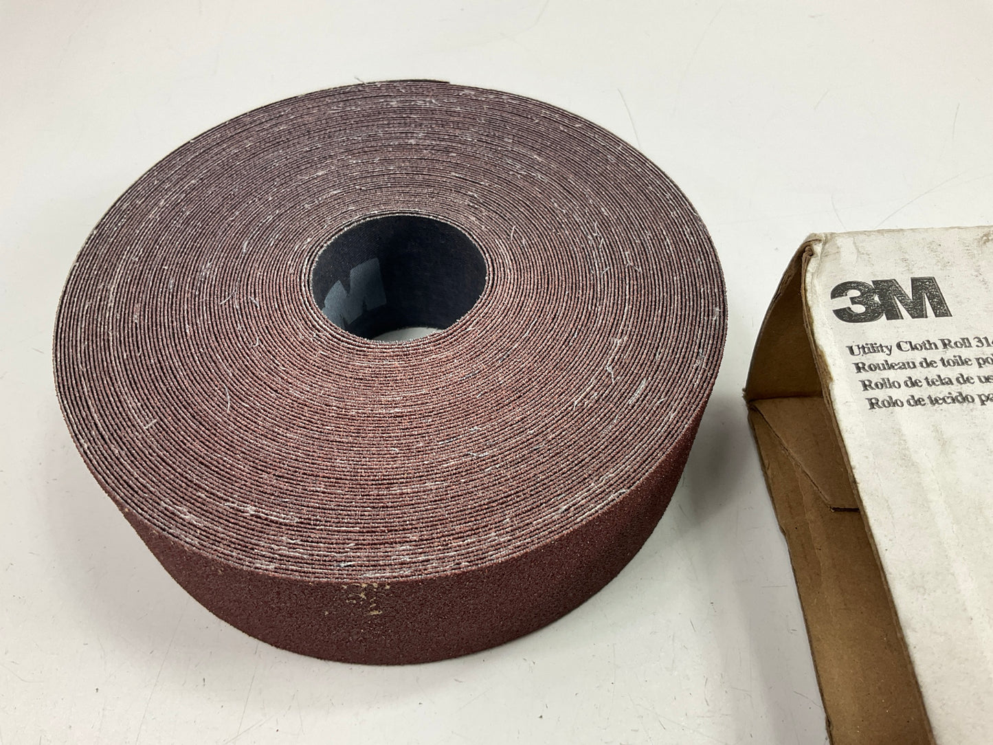 3M 19801 1-1/2'' X 60' P80 Grit Aluminum Oxide Maroon Utility Sanding Cloth Roll
