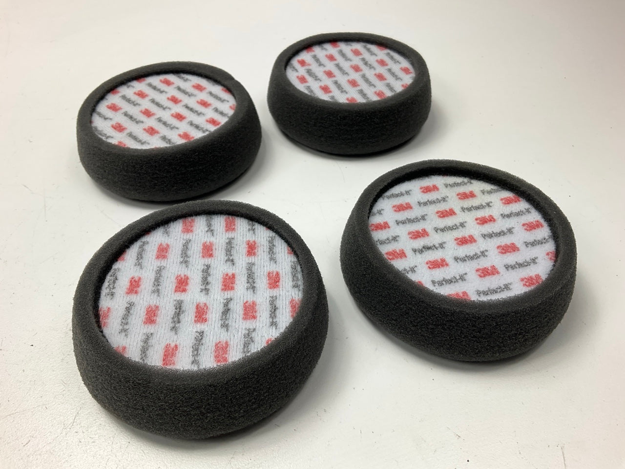 3M 30042 Perfect-It 4'' Single Sided Polishing Foam Pads, Hook And Loop - 4 PACK