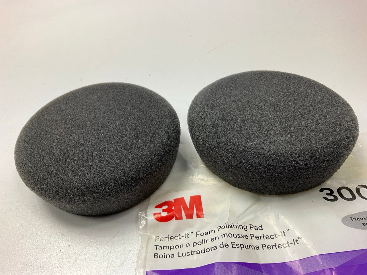 3M 30042 Perfect-It 4'' Single Sided Polishing Foam Pads, Hook And Loop - 2 PACK