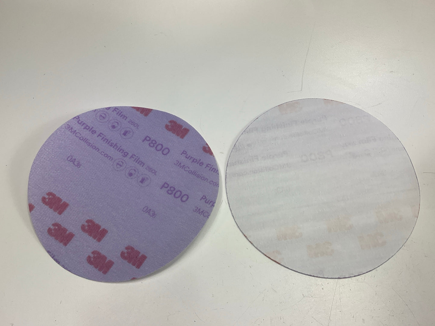 3M 30670 6'' 800 P800 Grit Purple Finishing Film Hookit Sanding Disc, 50 Per Box