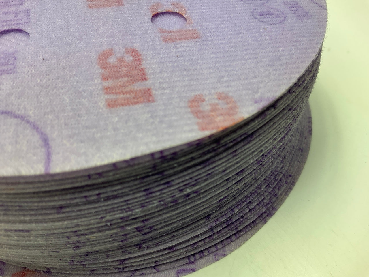3M 30767 Purple Hookit Dust-Free 6'' P1500 1500 Grit Finishing Film Disc (50/Box)