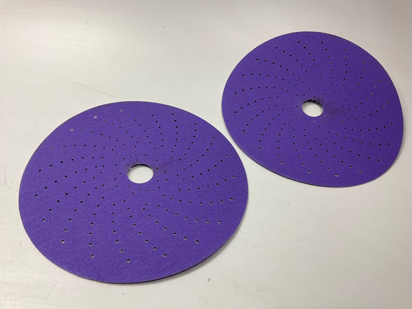 3M 31481 6'' 220+ Grade Cubitron II Clean Sanding Hookit Abrasive Discs 50/Box