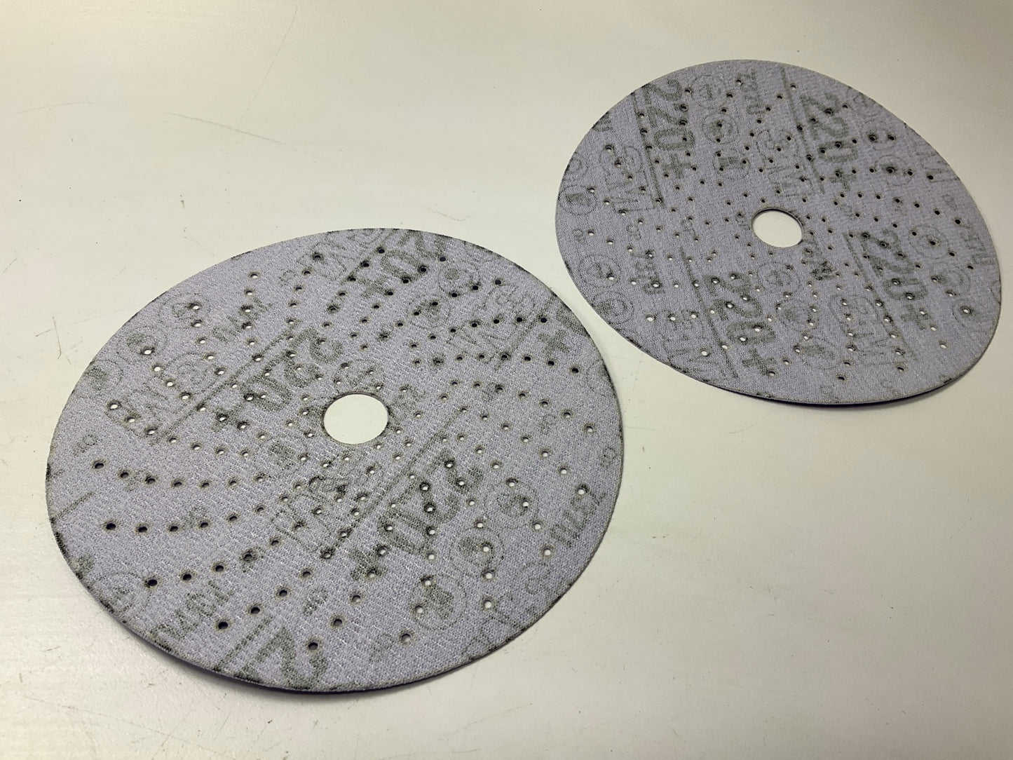 3M 31481 6'' 220+ Grade Cubitron II Clean Sanding Hookit Abrasive Discs 50/Box