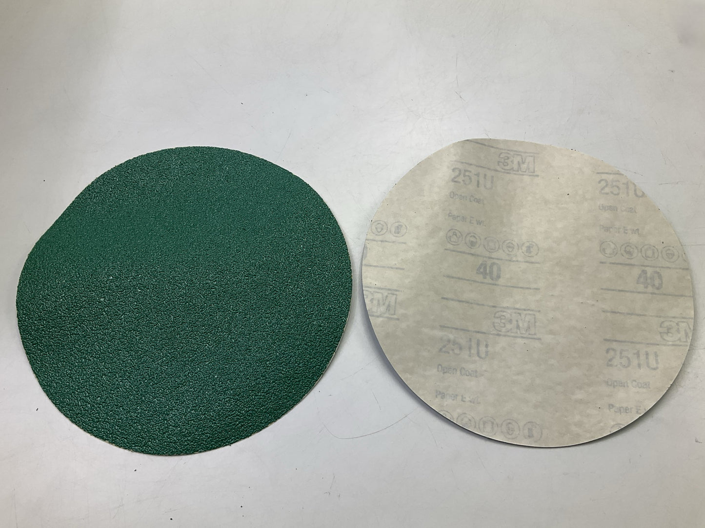 3M 31550 Stikit 40 Grit 8'' Sanding & Stripping Abrasive Sanding Disc - 15 Total