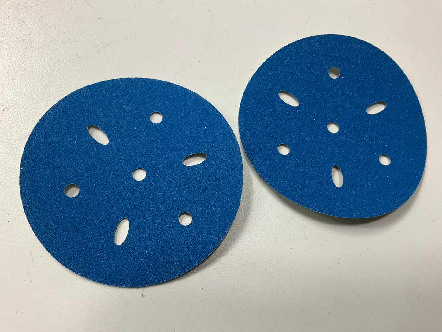 3M 36144 Multi-Hole Hook & Loop 120 Grit 3'' Sanding Disc (50/Pack)