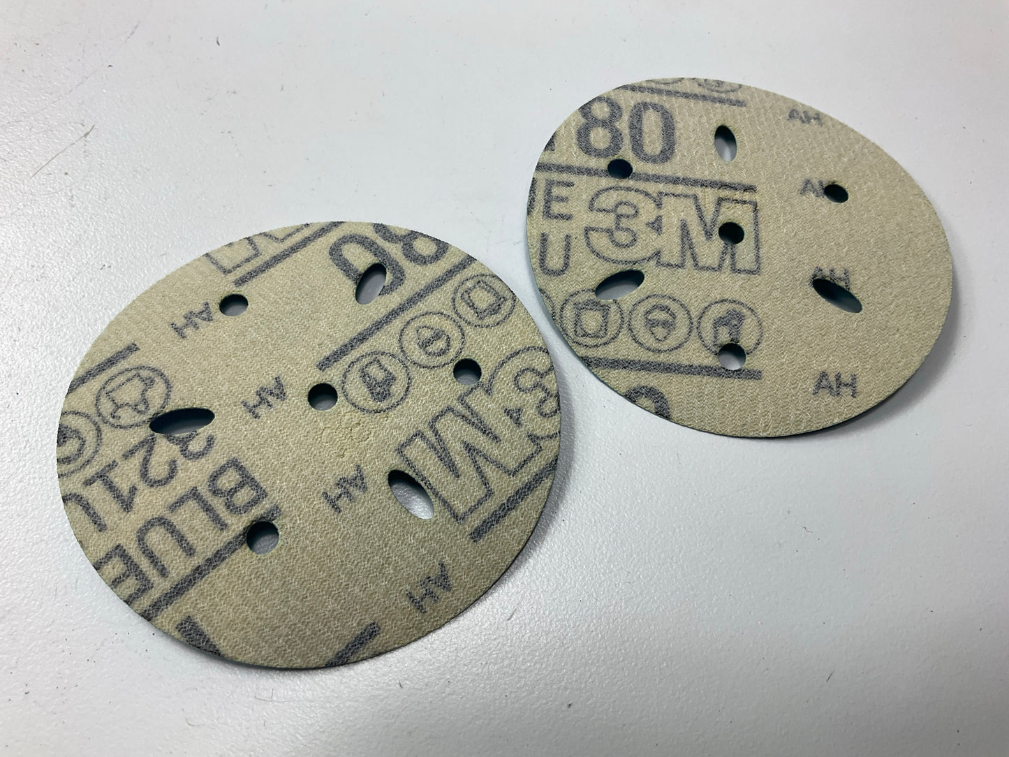 3M 36146 Multi-Hole Hook & Loop 180 Grit 3'' Sanding Discs (50/Pack)