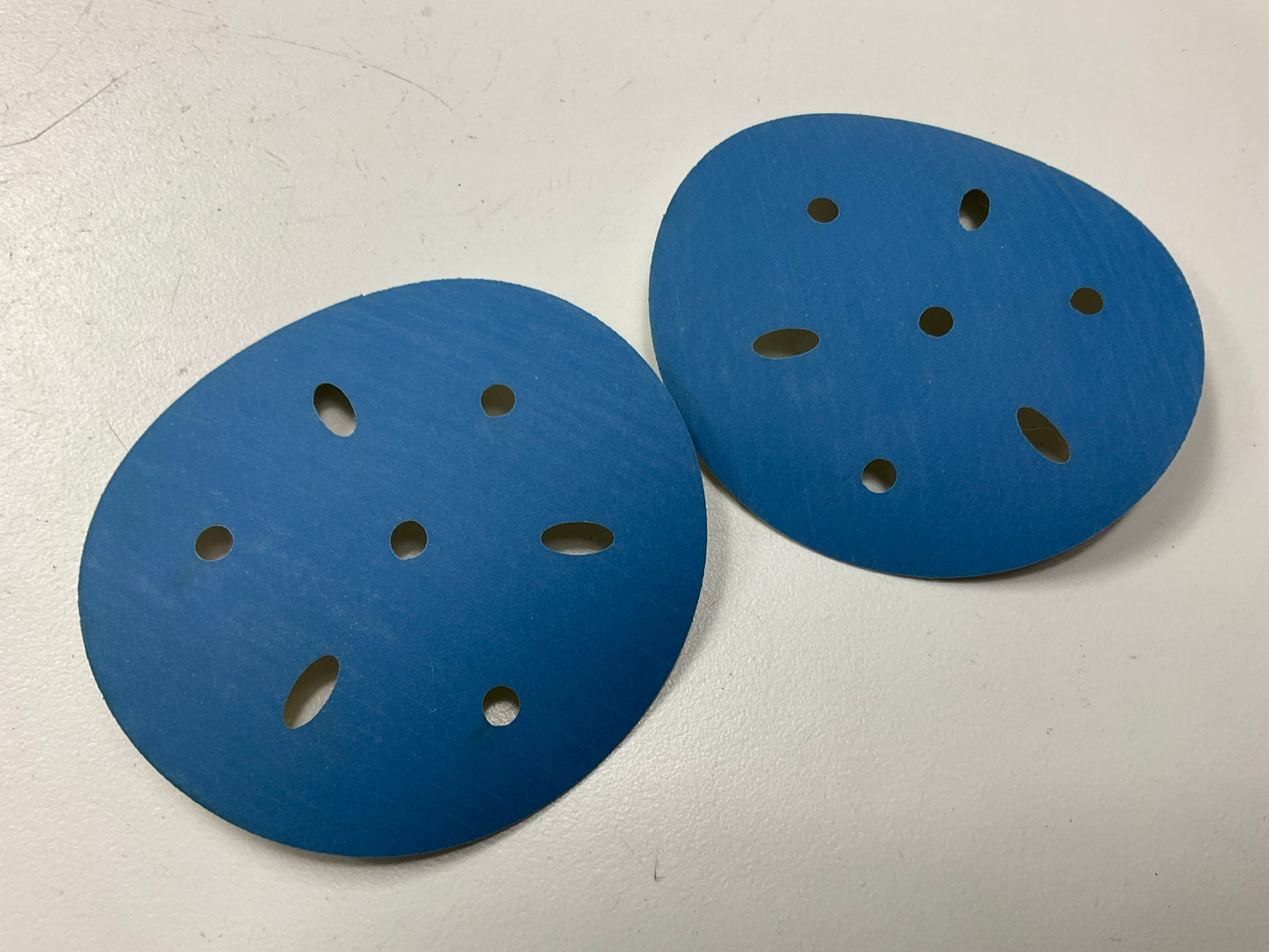 3M 36154 Multi-Hole Hook & Loop 800 Grit 3 In. Sanding Disc (50 / Pack)