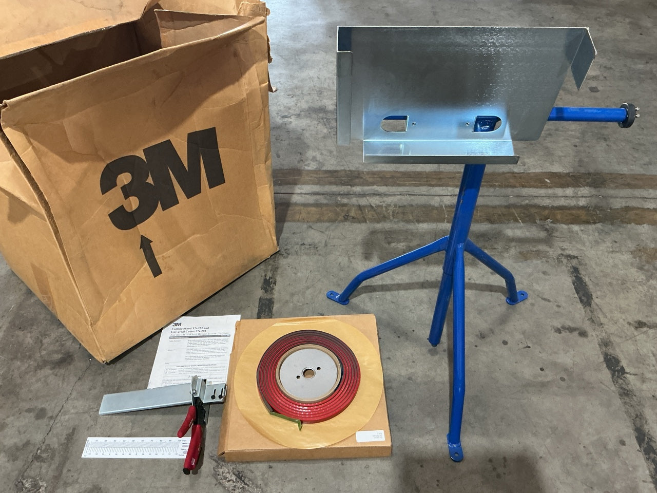 3M 61404 Wheel Weight System Roll + 61479 Universal Cutting Tool W/ TN252 Stand
