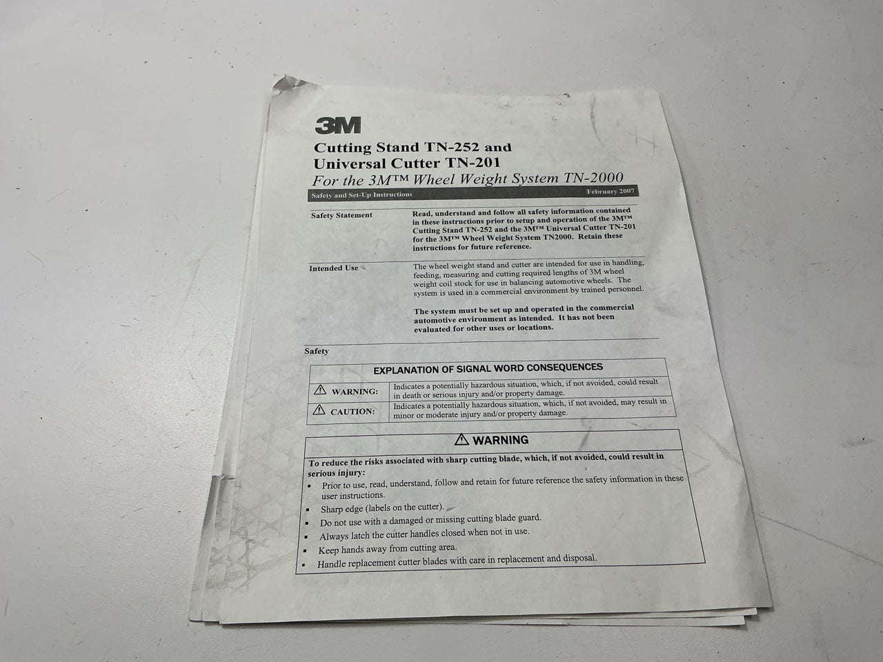 3M 61404 Wheel Weight System Roll + 61479 Universal Cutting Tool W/ TN252 Stand